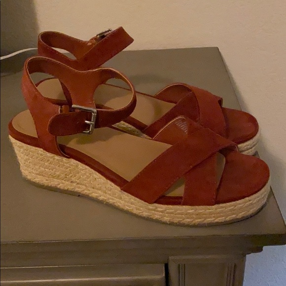 Franchesca Wedges - Picture 2 of 3
